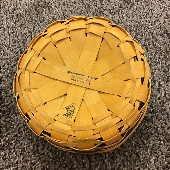 1999 Longaberger Round button basket - Picture 3 of 3